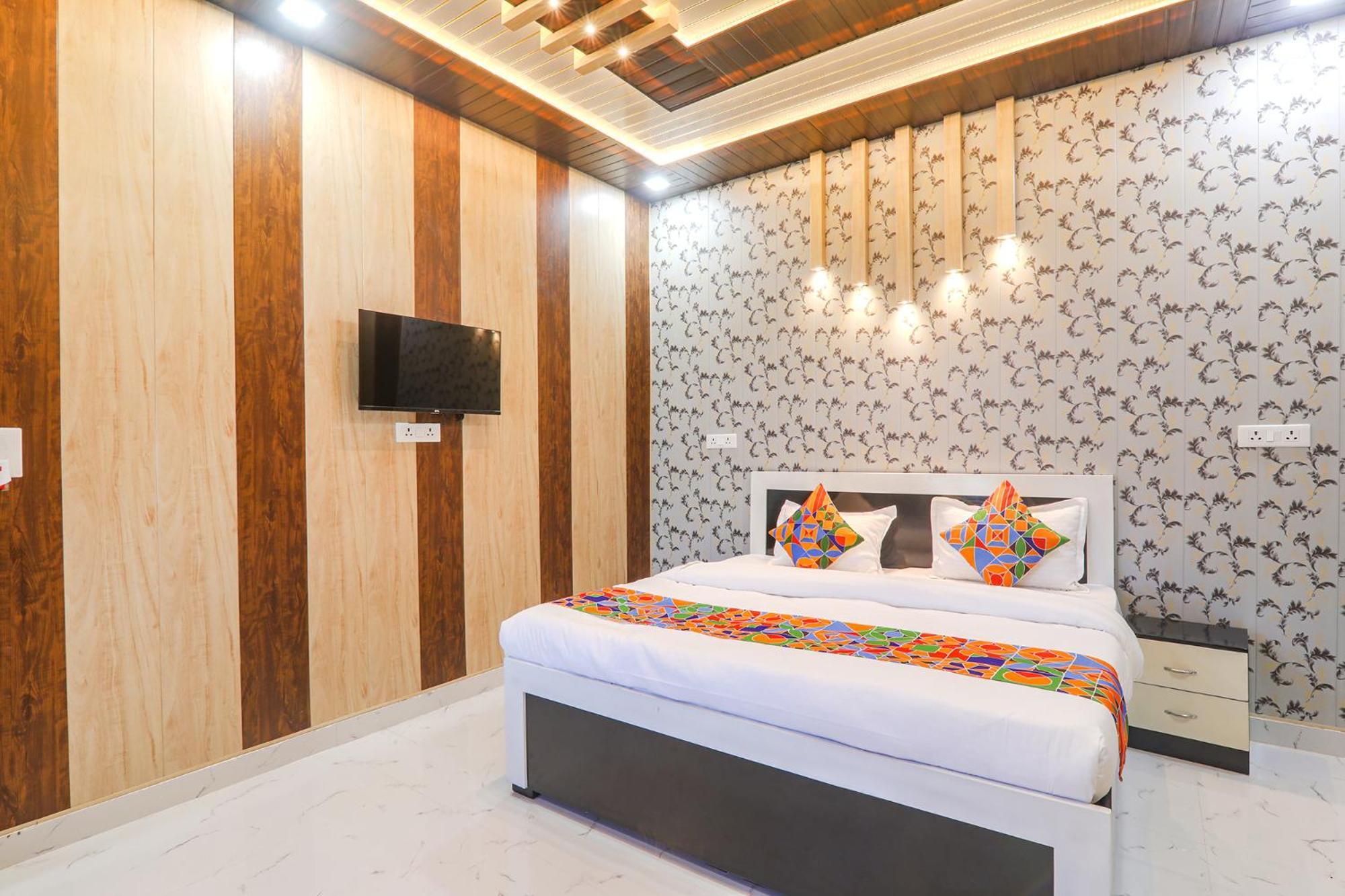 Fabhotel Uma Yugul Ayodhya Buitenkant foto